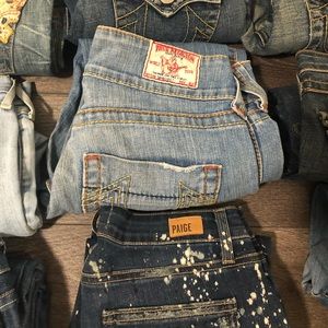 Lot of jeans sizes vary from 26-29